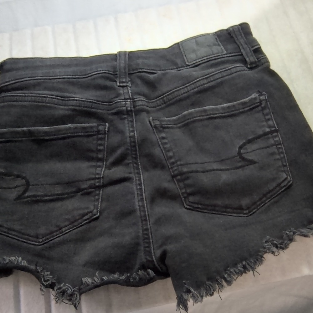 American Eagle Outfiter Blk Distresed  Edgy Festil Y2K cut off denim shorts -sz2 - Picture 7 of 10